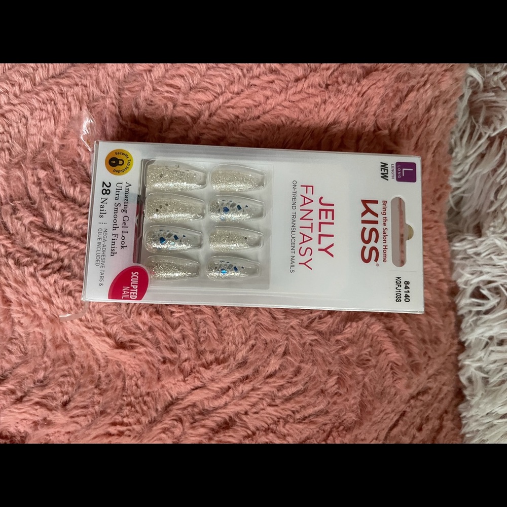 Press on nails